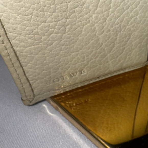 LOEWE WALLET BEIGE. SUPER SOFT LEATHER. 100% AUTHENTIC GENTLY USED - Picture 7 of 7